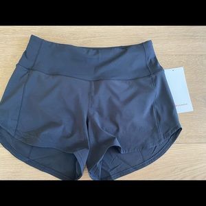 Nwt lululemon HR Speed up short 4” size 6 black